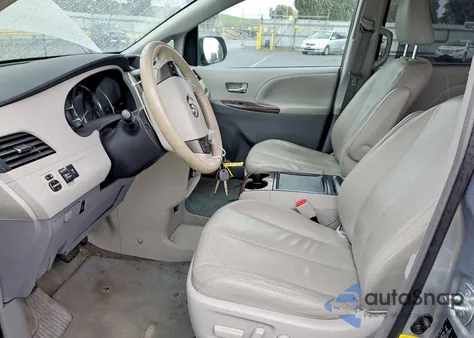 2012 Toyota Sienna Xle z USA, uszkodzony, nr VIN 5TDYK3DC8CS250476